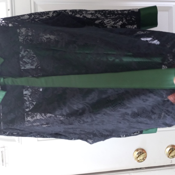 MODCLOTH. - Picture 4 of 5